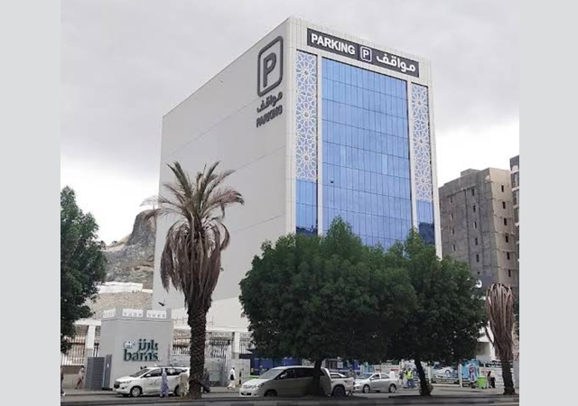 The newly-completed 15-storey parking complex in Makkah featuring a Parkolay system.